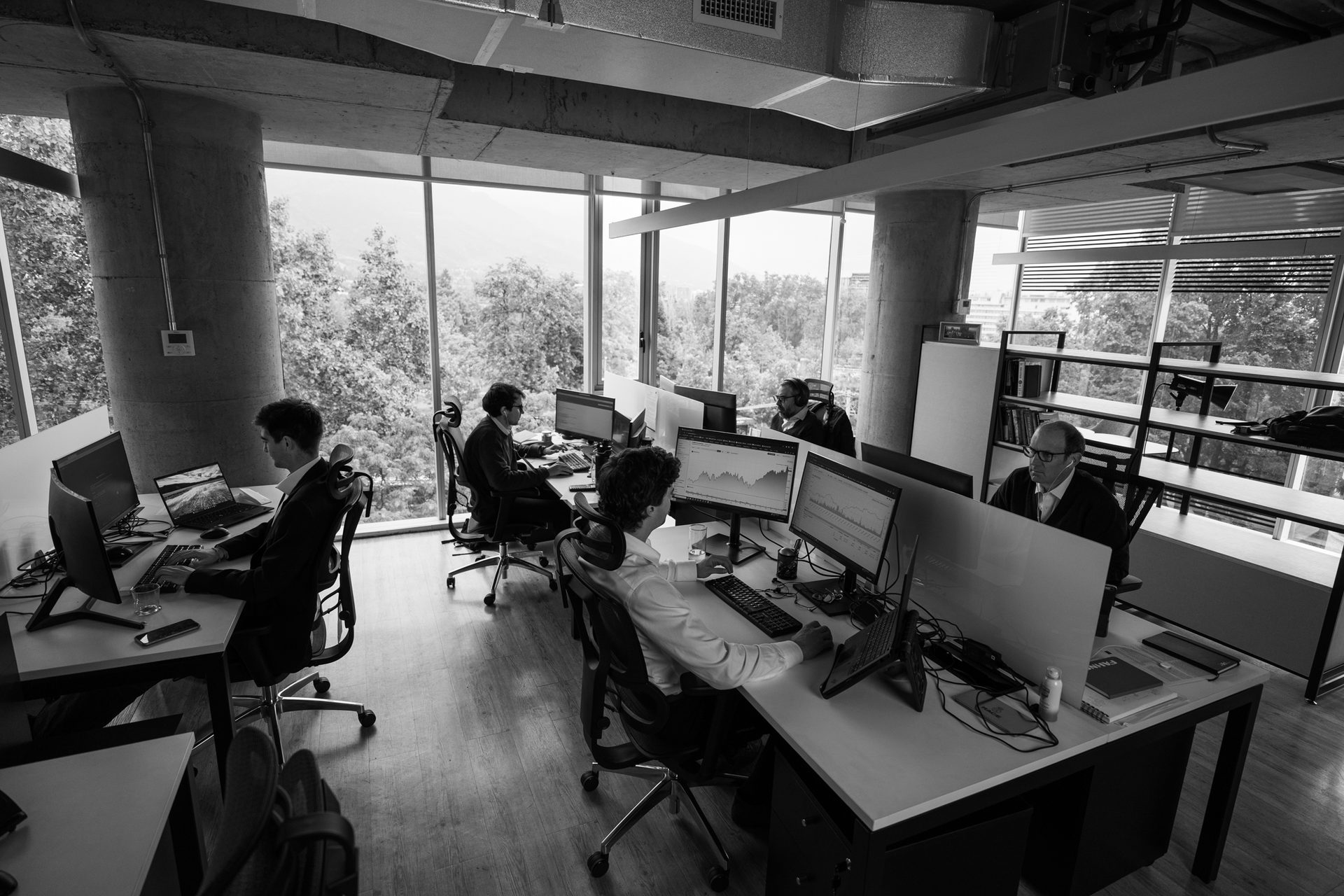 Oficina abierta de Bespoke Advisors con vista a la cordillera